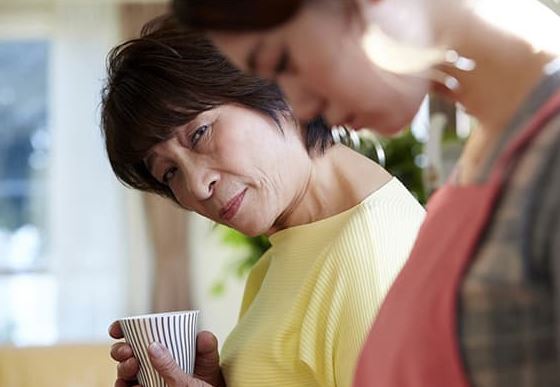 Ngỡ nhận được lòng tốt của con dâu sau cả năm chăm cháu nội, nào ngờ tôi phải rơi nước mắt với khi nghe cháu tiết lộ sự thật này