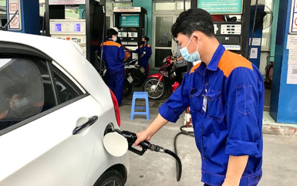 Xăng RON 95 III tăng nhẹ, lên sát 22.000 đồng/lít