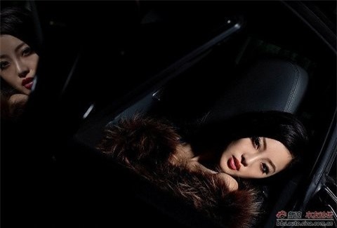 Huyền bí sắc đen bên xế hộp ảnh 10