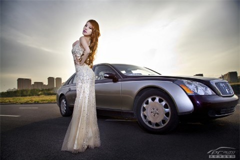 Mỹ nhân kiêu sa bên 'xế xịn' Maybach ảnh 11