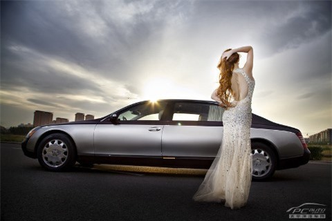 Mỹ nhân kiêu sa bên 'xế xịn' Maybach ảnh 3