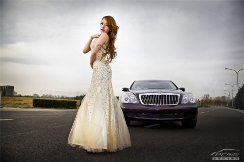 Mỹ nhân kiêu sa bên 'xế xịn' Maybach ảnh 6