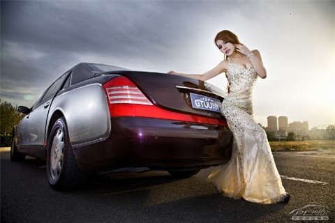 Mỹ nhân kiêu sa bên 'xế xịn' Maybach ảnh 8