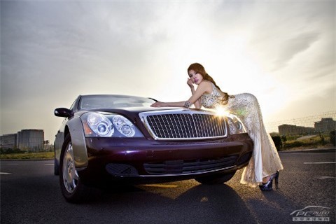 Mỹ nhân kiêu sa bên 'xế xịn' Maybach ảnh 9