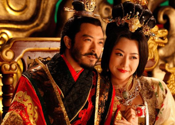 Hoàng hậu được săn đón nhất lịch sử khi chinh phục 6 người đàn ông trong đời, chuyên gia tiết lộ sự thật gây sốc