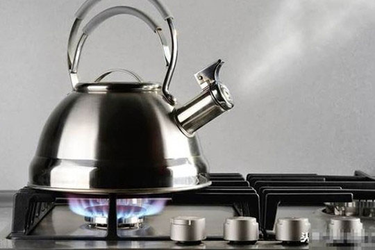 Bạn thường xuyên đun nước, đừng bỏ qua 5 điểm này, nếu không nước sôi còn 'độc' hơn đồ nhựa mà nhiều người không hề hay biết