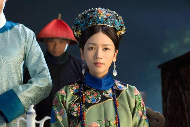 Gả cho Càn Long năm 13 tuổi, không được sủng ái, không có con cái nhưng cuối đời bà lại trở thành người thắng lớn chốn hậu cung