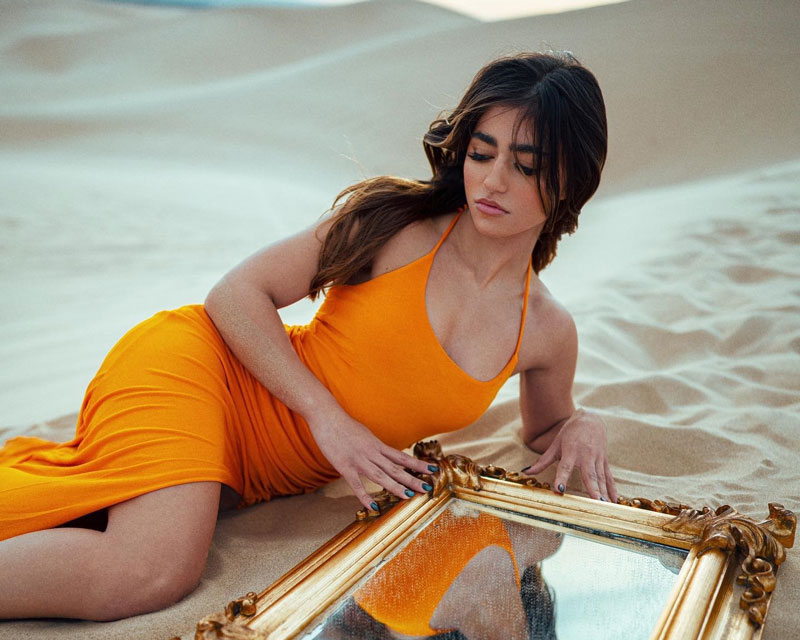 'Nữ thần' đai đen taekwondo múa võ gậy, nhìn nhan sắc cánh mày râu muốn 'với' nhưng phải e dè