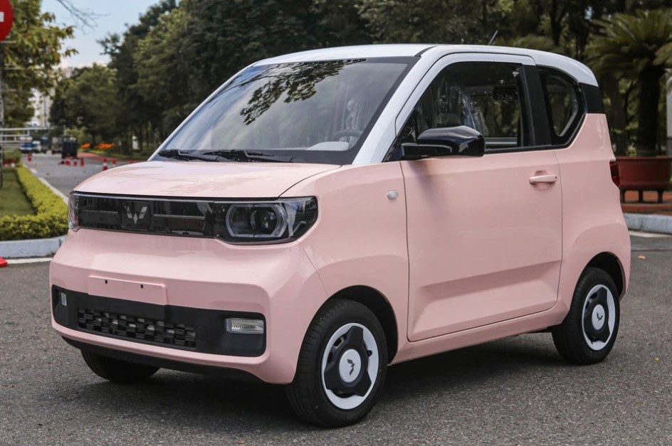 Xe xanh đua nhau giảm giá tại Việt Nam đầu năm mới