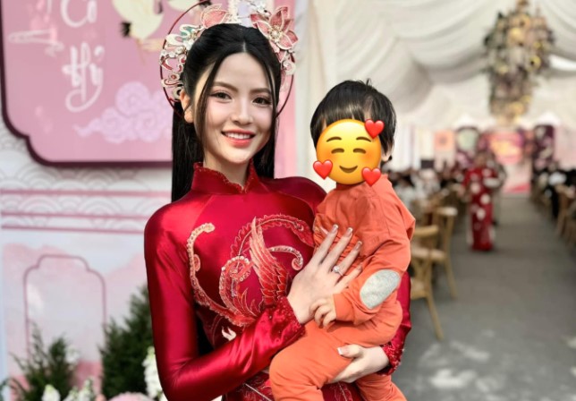 Tính cách của Chu Thanh Huyền được hé lộ qua cử chỉ với em bé, Quang Hải cũng phải gật gù về điểm này