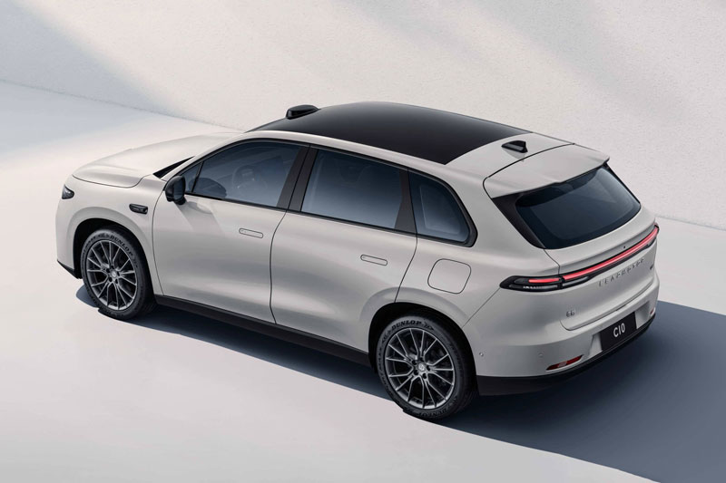 SUV đẹp long lanh, công suất 326 mã lực, giá rẻ bất ngờ, khách hàng đồng loạt ‘chốt đơn’