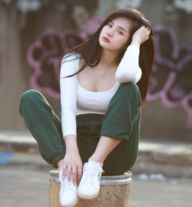 Chiêm ngưỡng nhan sắc tựa tiên tử của hot girl xứ chùa Vàng, vòng 1 'ngồn ngộn' muốn giấu cũng khó