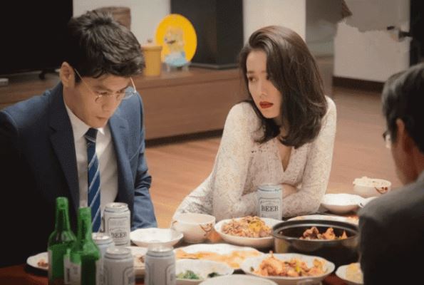 Trong bữa tiệc, có 3 kiểu người không bao giờ chủ động nâng ly! Nghe thì có vẻ bất lịch sự nhưng thực ra họ rất thông minh