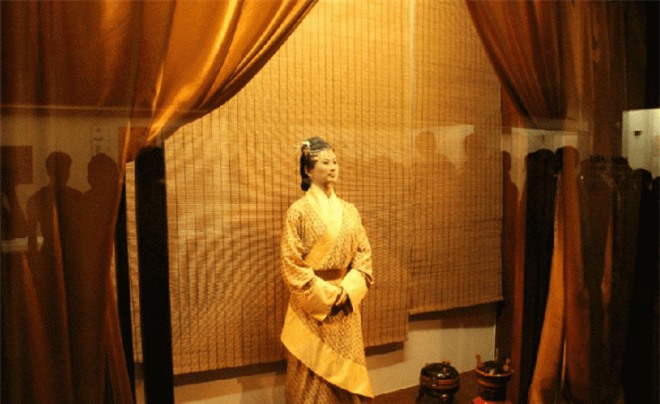 Thiếu nữ 15 tuổi bị đóng băng trong 500 năm, khi được tìm thấy, cô đang ngồi xếp bằng với khuôn mặt sống động đến kinh ngạc