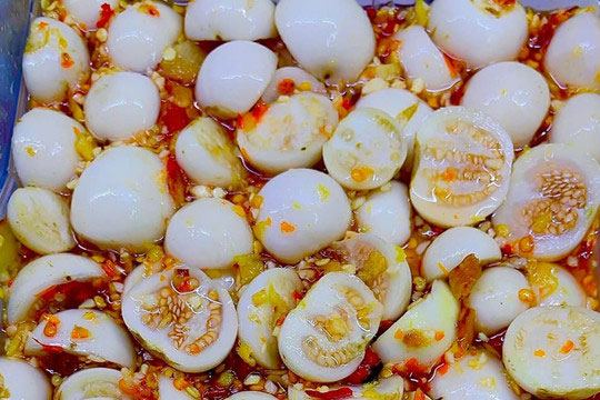 Cà muối theo cách này vừa trắng lại giòn cắn 'đôm đốp', ai cũng có thể làm được