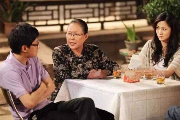 Biết em buồn vì mang thai con gái, mẹ chồng tuyên bố: 'Đẻ con trai cho 100 triệu, đẻ con gái cho mảnh đất'