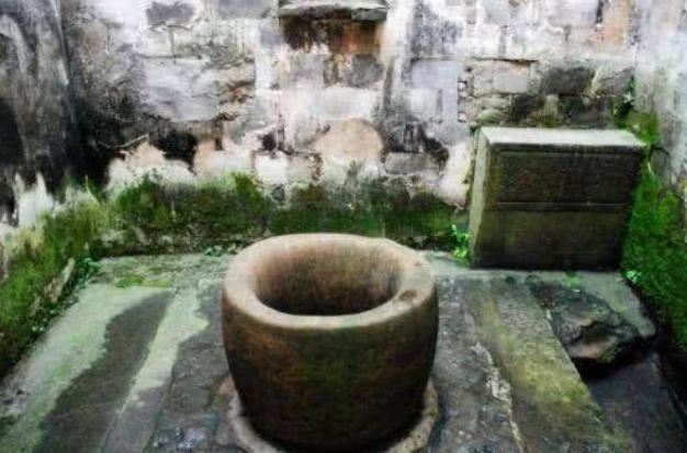 Tử Cấm thành có hơn 70 cái giếng, sao không ai dám uống nước bên trong?