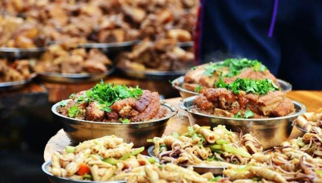 Khi gặp 3 tình huống này trong bữa tiệc, người thông minh sẽ đặt đũa xuống và bỏ đi ngay, không phải vì mê tín