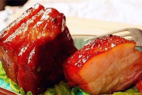 Bỏ thịt ba chỉ heo vào nồi cơm điện, không cho một giọt dầu, ăn ngon hơn cả thịt xá xíu, cả nhà ai cũng mê