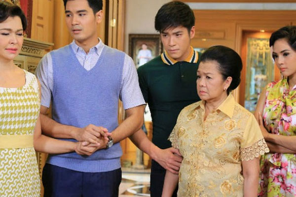 Thông gia đến chơi, mẹ chồng đuổi khéo, mẹ em đưa ra thứ này khiến bà hớn hở vội mời vào xơi nước