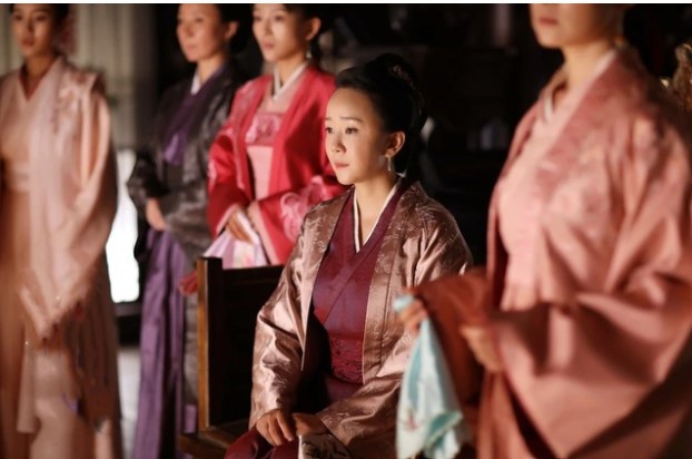 'Vợ lẽ' thời xưa ngoài sinh con nối dõi tông đường, còn có một tác dụng khác: Hậu thế ngậm ngùi thương thay