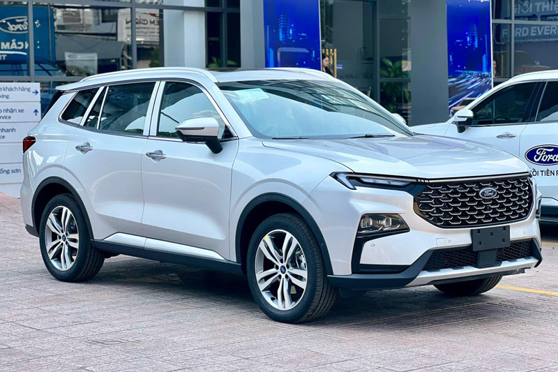 Ford Territory giảm giá mạnh trước Tết, quyết cạnh tranh với Mazda CX-5