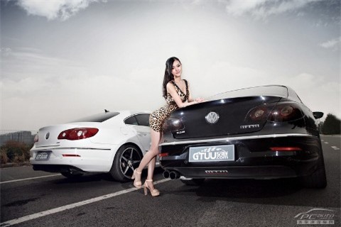Báo đốm xinh đẹp bên Volkswagen ảnh 4