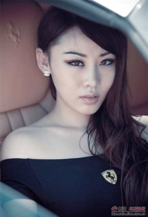 Lạnh lùng và gợi cảm như Ferrari mui trần ảnh 10