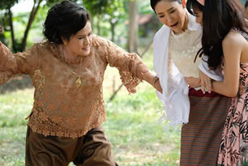 Sinh mổ chưa lâu bị mẹ chồng ép đẻ cháu nối dõi, không đồng ý bà dắt mối cho con trai quan hệ ngoài luồng nhưng kết quả lại là 'tu hú'