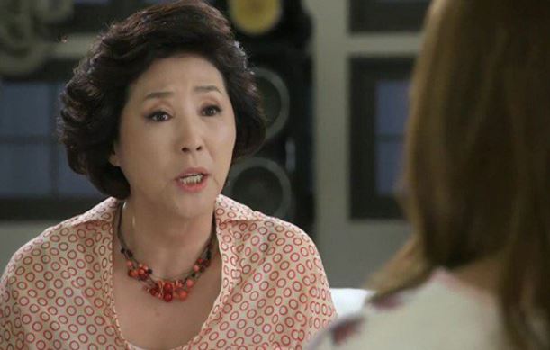 Mẹ chồng đuổi con dâu đón nhân tình của con trai về nhà, 2 năm sau bà gào khóc vì nhận quả báo ê chề