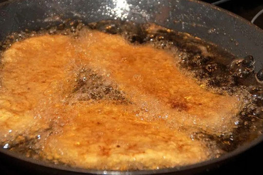 Cách xử lý mỡ heo chiên giòn như thế nào cho thơm, mẹ chồng tiết lộ bí kíp bất bại