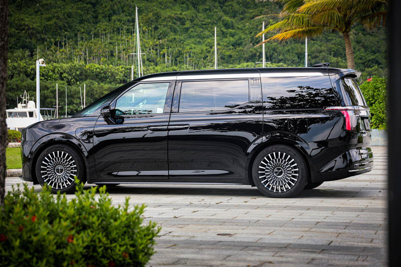 Xe MPV ‘ăn đứt’ Toyota Alphard về trang bị, công suất 544 mã lực, giá rẻ bất ngờ