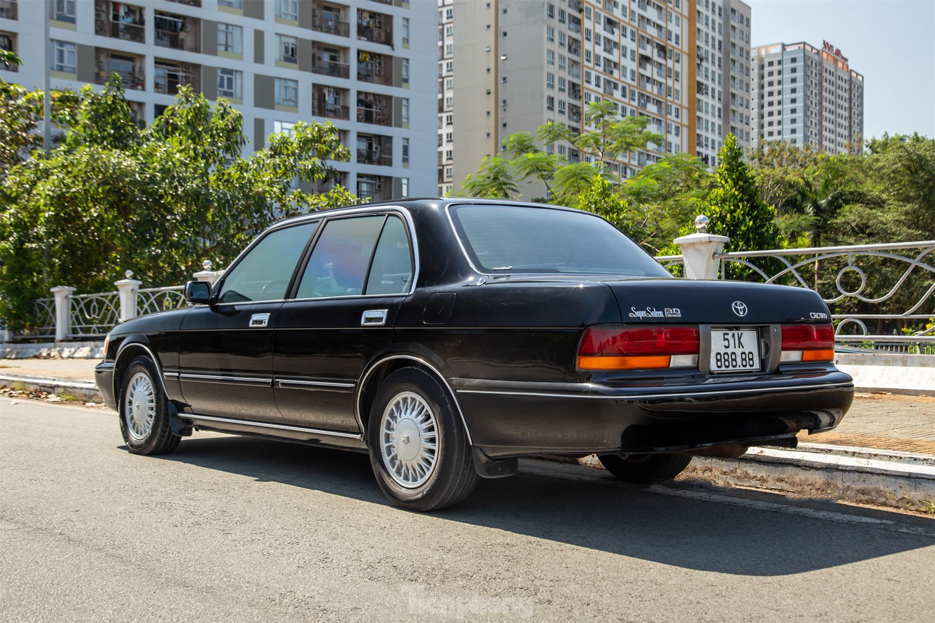 Cận cảnh Toyota Crown với biển số ngũ quý 8 trúng đấu giá hơn 15 tỷ đồng ảnh 2