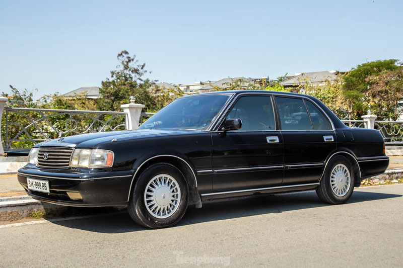 Cận cảnh Toyota Crown với biển số ngũ quý 8 trúng đấu giá hơn 15 tỷ đồng