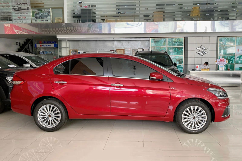 Ôtô ế khách nhất tại Việt Nam giảm giá mạnh trước Tết