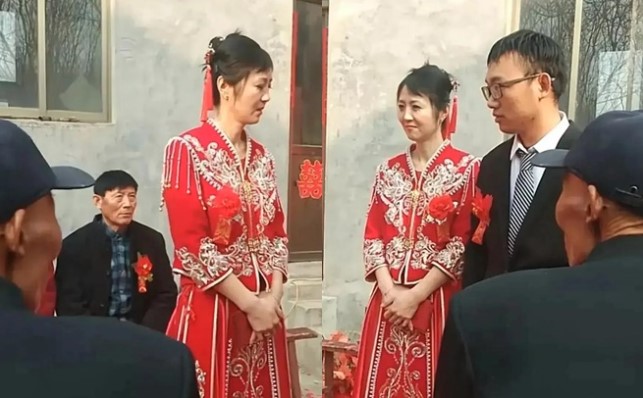 Chàng trai 28 tuổi cưới vợ U70, nhan sắc cô dâu khiến bao người ngỡ ngàng