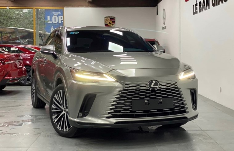 Lexus RX 350 "siêu lướt" mới lăn bánh 6.000 km đã rao bán với giá khó tin