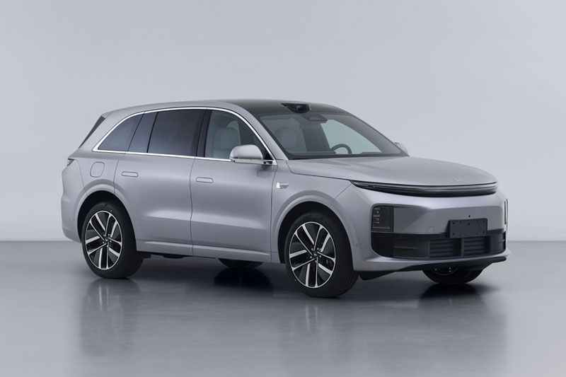 SUV dài hơn 4,9 mét, tiết kiệm nhiên liệu đáng nể, giá gần 1 tỷ đồng