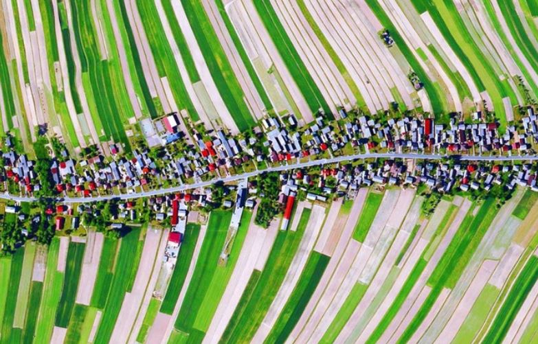 Khám phá nơi có 6.000 cư dân của một ngôi làng cùng sống trên con phố duy nhất