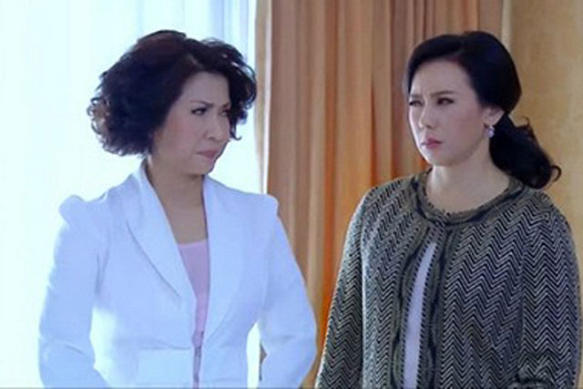 Mẹ chồng gọi điện kể tội con dâu lười, bẩn; không ngờ thông gia đáp một câu khiến bà im bặt