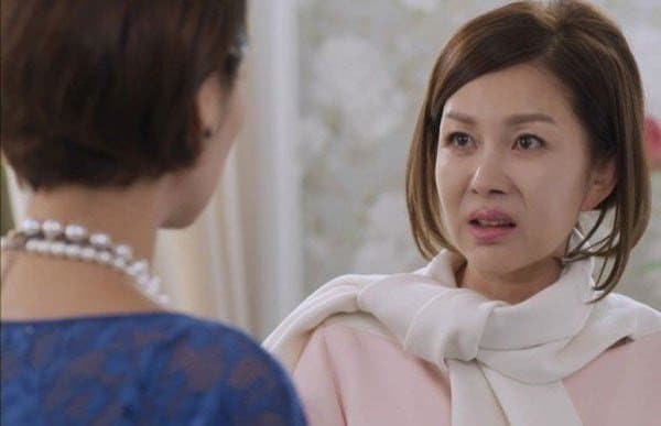 Ngay sau khi sinh con, bố chồng thưởng 'nóng' cho tôi 500 triệu và phản ứng của mẹ chồng khiến tôi choáng váng