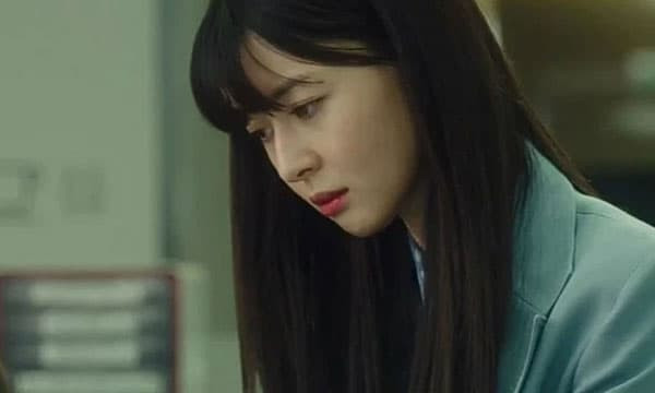 Mẹ chồng dẫn cháu trai lên nhà tôi ăn cơm, thằng bé hất bát thức ăn, lời nói của mẹ sau đó khiến tôi chỉ biết khóc