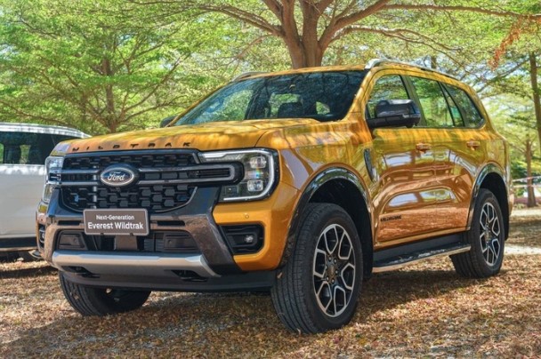 Sát Tết Nguyên đán, Ford Everest, Toyota Fortuner giảm giá hơn trăm triệu đồng