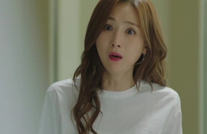 Đêm tân hôn, chồng tát tôi 'cháy má' tới mức phải nhập viện, nhưng bố mẹ xuất hiện lại nói 1 câu khiến tôi càng đau khổ