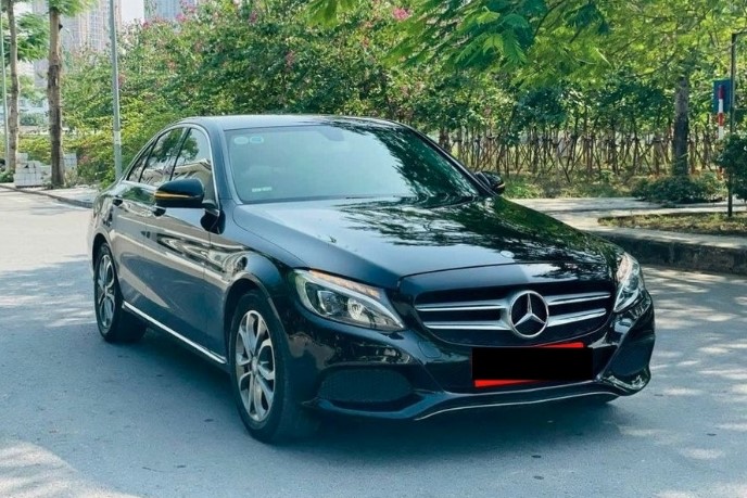 Lăn bánh gần một thập kỷ, Mercedes-Benz C 200 cũ chấp nhận bán "lỗ" tới hơn 1 tỷ đồng