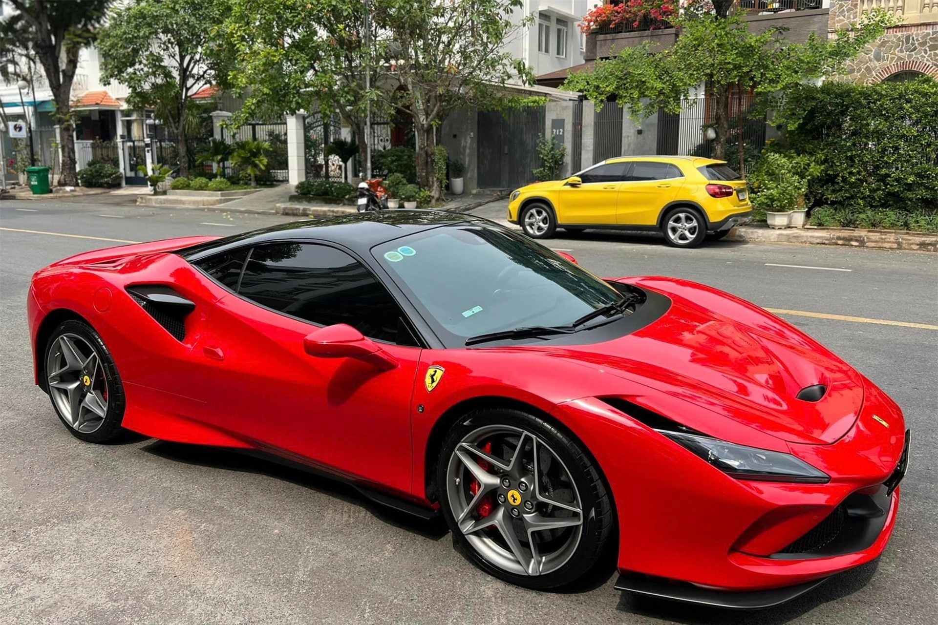 Cận cảnh siêu xe hàng hiếm Ferrari F8 Tributo ở Sài Gòn ảnh 1