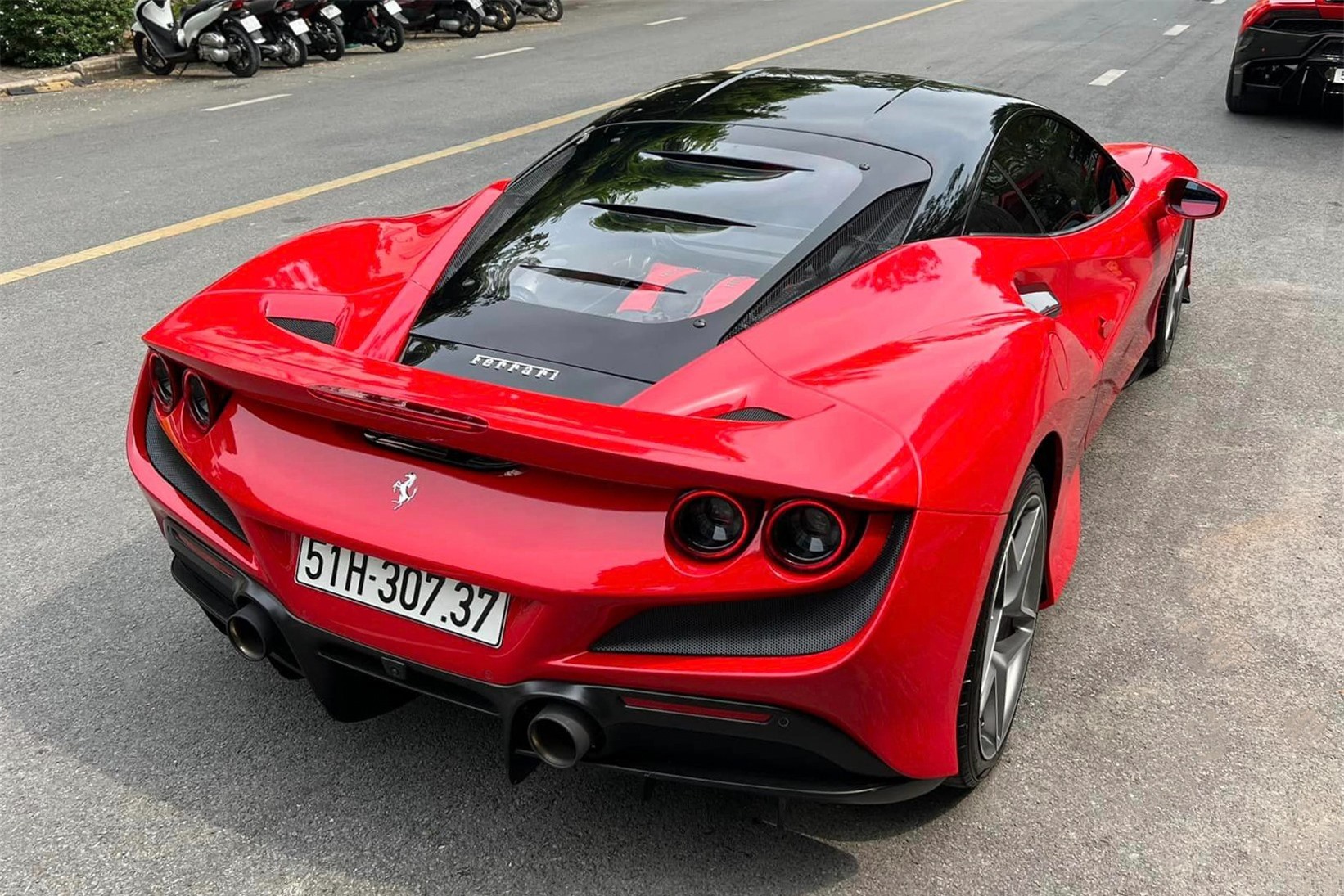 Cận cảnh siêu xe hàng hiếm Ferrari F8 Tributo ở Sài Gòn ảnh 7