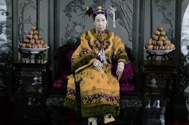 Lần đầu tiên trong đời ngồi xe hơi, phản ứng của Từ Hi Thái hậu lộ "điểm yếu" khiến Thanh triều diệt vong