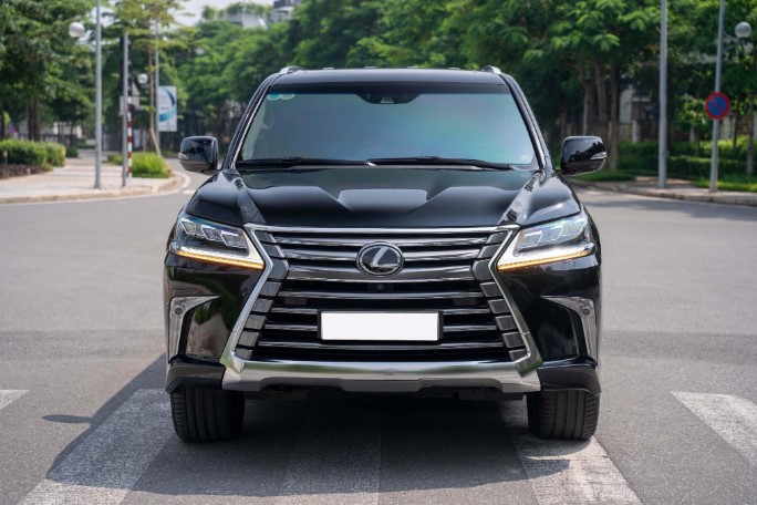 Sau 5 năm sử dụng, Lexus LX 570 cũ được chủ nhân bán lại với giá "giật mình"