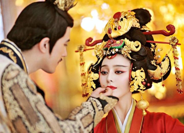 Được khuyên cai sắc dục, Võ Tắc Thiên liền cho Địch Nhân Kiệt xem 2 thứ, xem xong đối phương không đối đáp được dù chỉ một lời